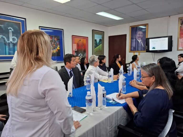 Los visitantes japoneses conocieron de la realización en el Abel Santamaría de más de 24 mil estudios de imágenes médicas con la tecnología recibida.
