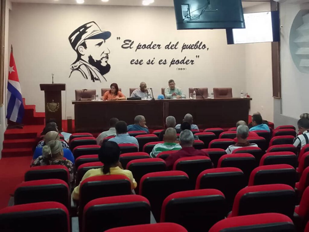 Evalúa Vicepresidente cubano programas priorizados para avance socioeconómico de Pinar del Río.