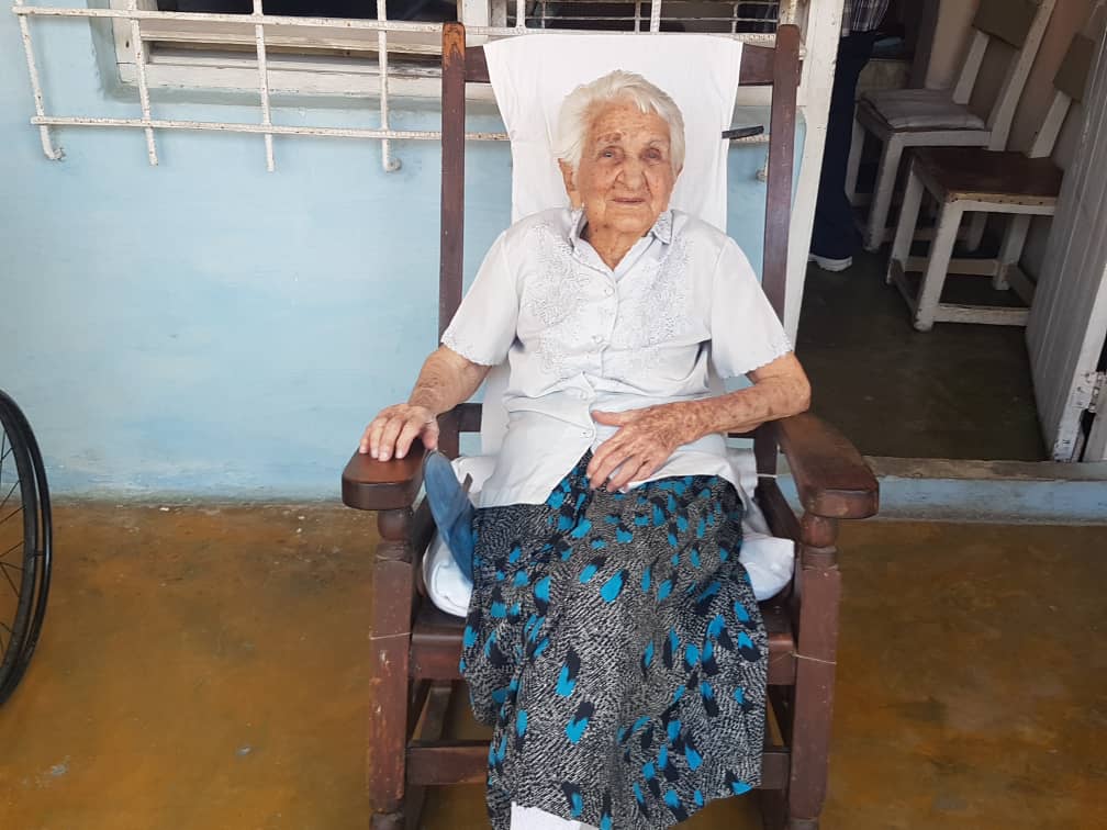 Ana María del Llano Barredo llegó a los 104 años de edad rodeada del amor de sus hijos, nietos y vecinos.
