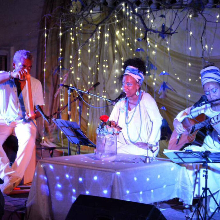 El nacimiento del pez azul: un diálogo entre poesía y música