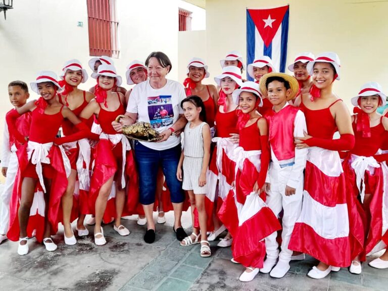 Entregan Premio Comunidad a grupo de creación artística en Pinar del Río