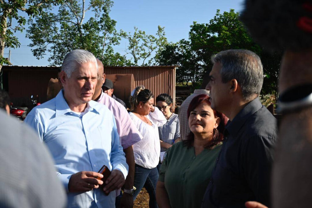 Díaz-Canel en la CCS 17 de Mayo, de Consolación del Sur, Pinar del Río.