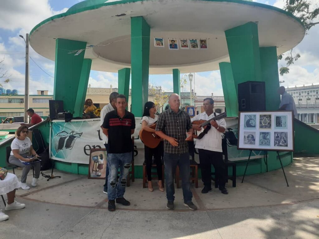 Festival Cuba Poesía Itinerante en Pinar del Río. Parque de la Independencia.