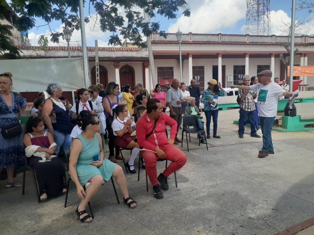 Festival Cuba Poesía Itinerante en Pinar del Río. Parque de la Independencia.