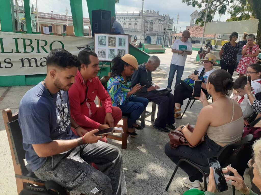 Festival Cuba Poesía Itinerante en Pinar del Río. Parque de la Independencia.
