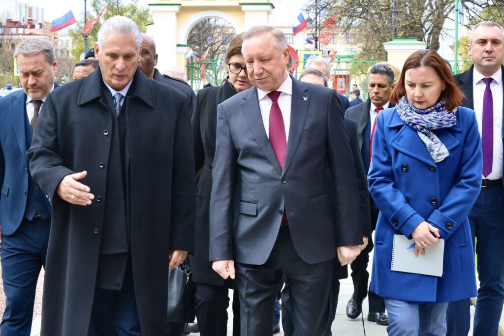 El Presidente cubano Miguel Díaz-Canel Bermúdez destacó el excelente estado de las relaciones entre nuestra nación y la ciudad rusa de San Petersburgo.
