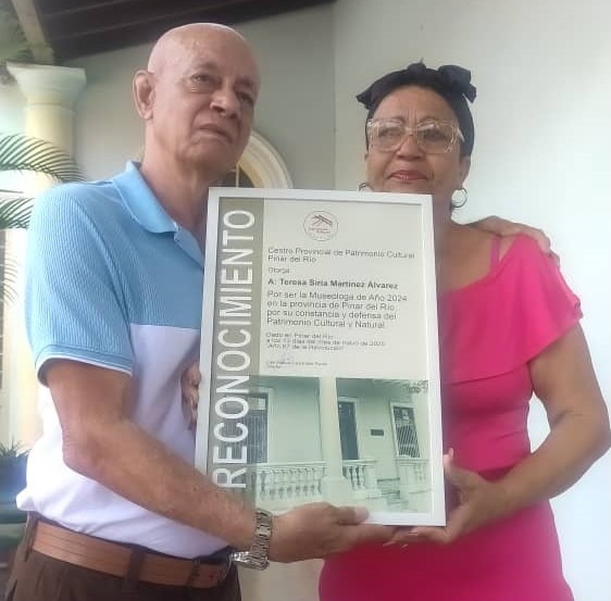 Reconocen a Teresa Siria Martínez Álvarez, directora del Museo Memorial Antonio Guiteras Holmes, como Museóloga del Año.