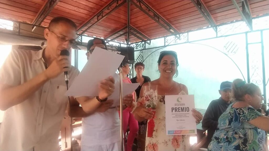 Premios por categoría. Festival Provincial de la Radio en Pinar del Río.