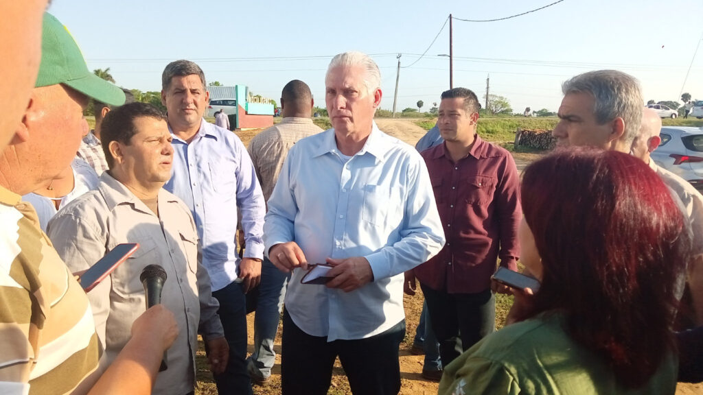 Díaz-Canel en la CCS 17 de Mayo, de Consolación del Sur, Pinar del Río.