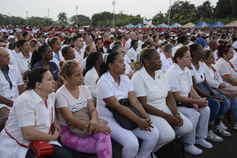 Celebran el acto provincial por el 26 de julio en la plaza de Pinar del Río.