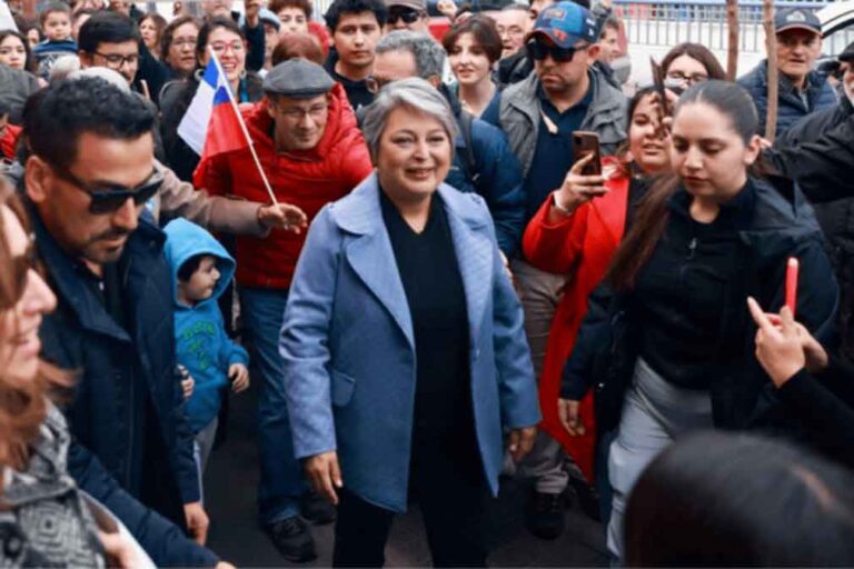 Candidata presidencial de Unidad por Chile recupera primer lugar en encuesta