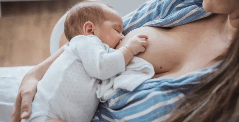 Lactancia materna: el mejor regalo de vida y salud para madres y bebés.