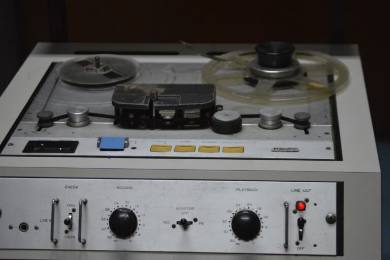 No pasa el tiempo para La flecha de cobre (+Audio,+Video)