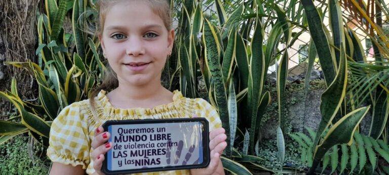 Mujeres y niñas: #NoHayExcusa para el abuso en línea