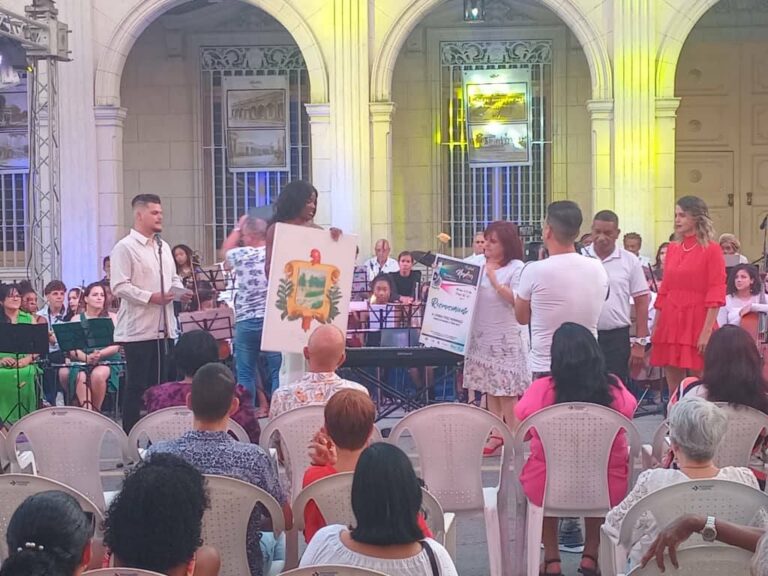 El Blasón de Pinar del Río en manos de hijos ilustres