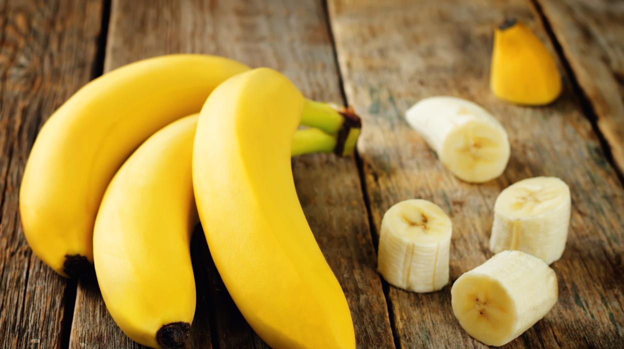 ¿Tiras la cáscara del plátano? Descubre su potencial para la salud.