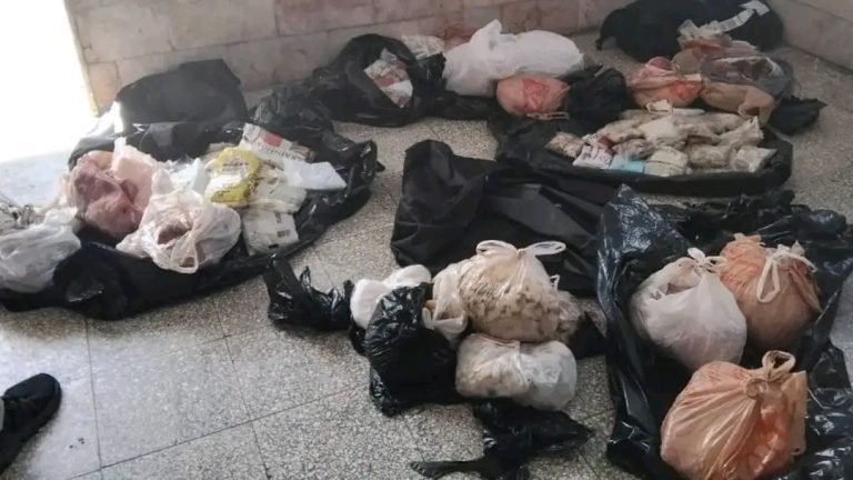 Durante los controles habituales, se detectó la mercancía ilegal, procediéndose de inmediato al decomiso.