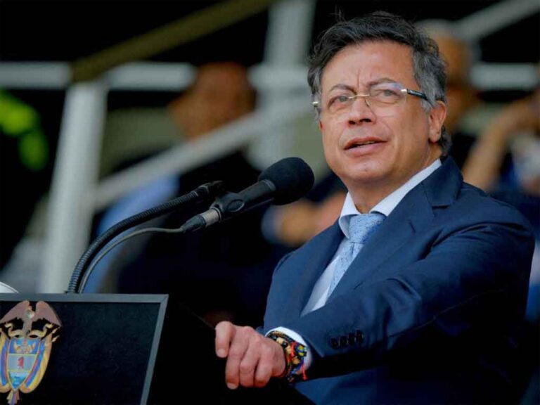 Petro presentó en Washington plan para erradicar cultivos de coca