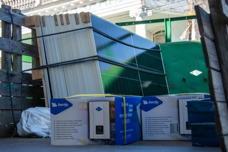 Donan sistema fotovoltaico a funeraria Monteserín de Pinar del Río (+Audio, +fotos)