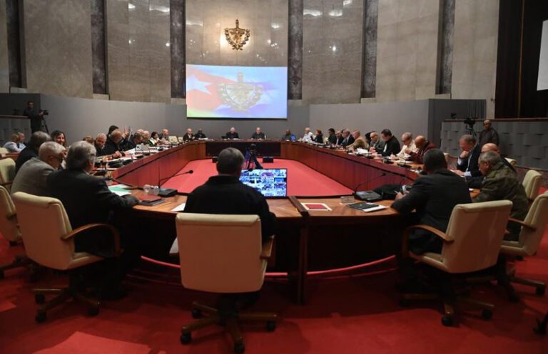 Convoca Presidente cubano a implementar transformaciones necesarias al modelo económico y social