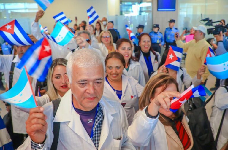 Cuba denuncia presión y chantaje de EEUU por ayuda médica