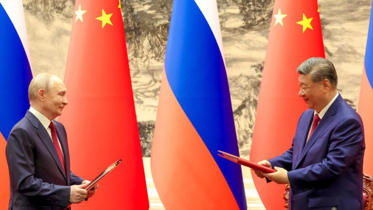 Xi y Putin presiden firma de acuerdos y realizan balance de nexos