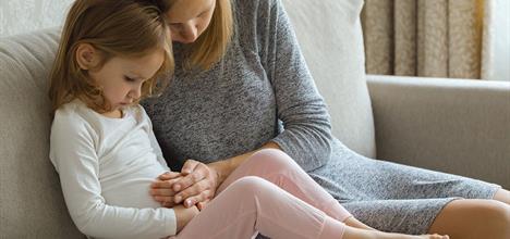 ¿Dolor de panza en su hijo? No siempre es algo simple.