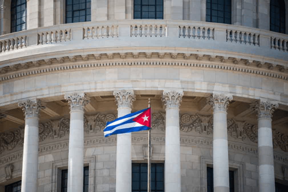 El canciller cubano, Bruno Rodríguez, reafirmó hoy que la isla no rechaza ni obstaculiza la ayuda que se ofrece sin condicionamientos, por muy cínica o ridícula que esta parezca.