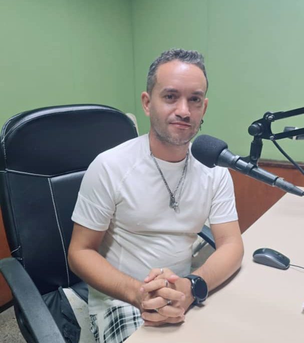 Una voz que encontró su hogar en el dial