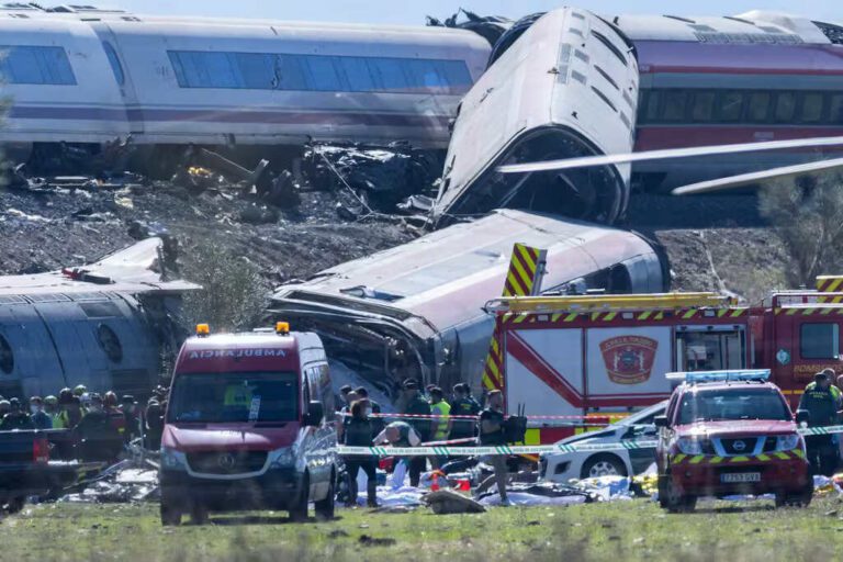 Infierno de nuevo accidente ferroviario vuelve a enlutar a España