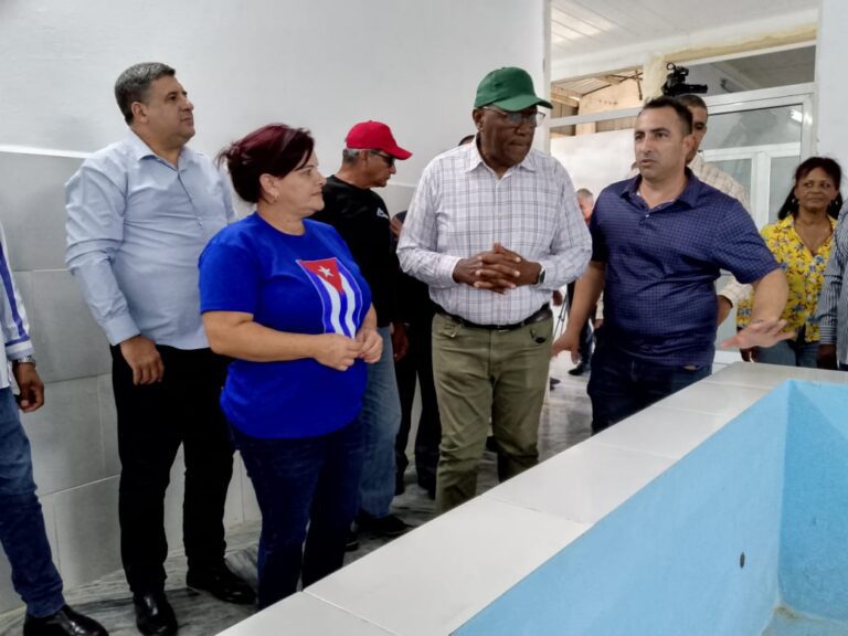 Vicepresidente cubano chequea implementación de medidas socio-económicas en puerto pesquero de La Coloma